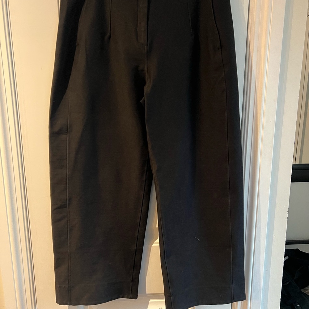 Black Lululemon High-Waisted Trousers